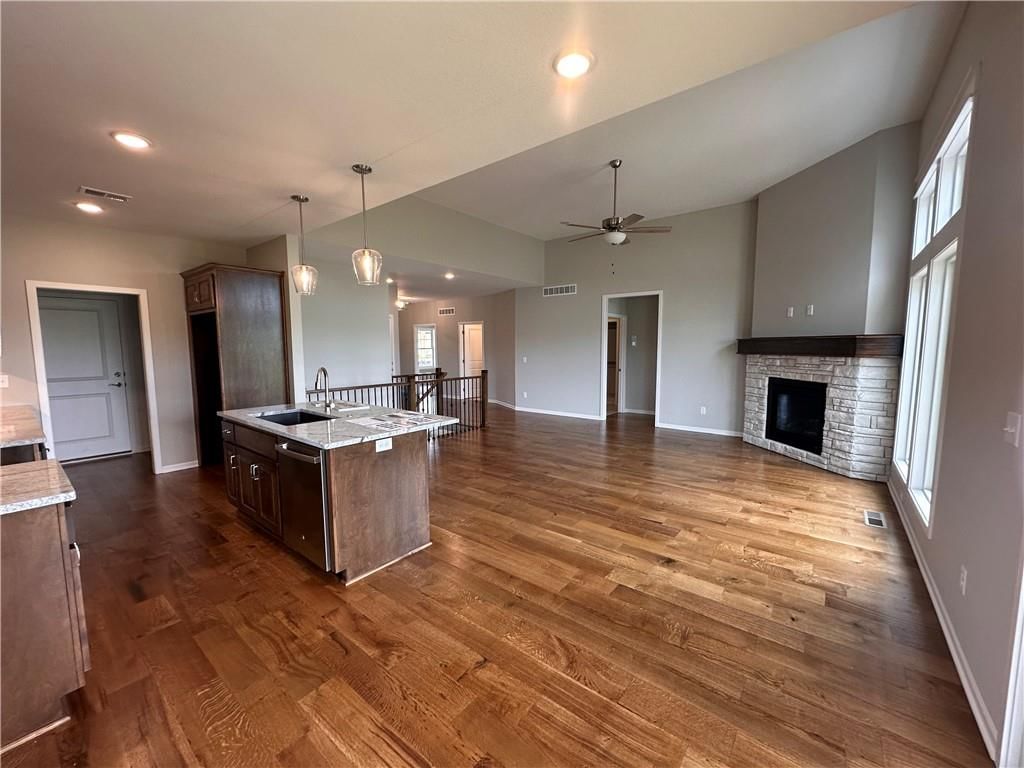 2133 Greenfield Point — photo 10