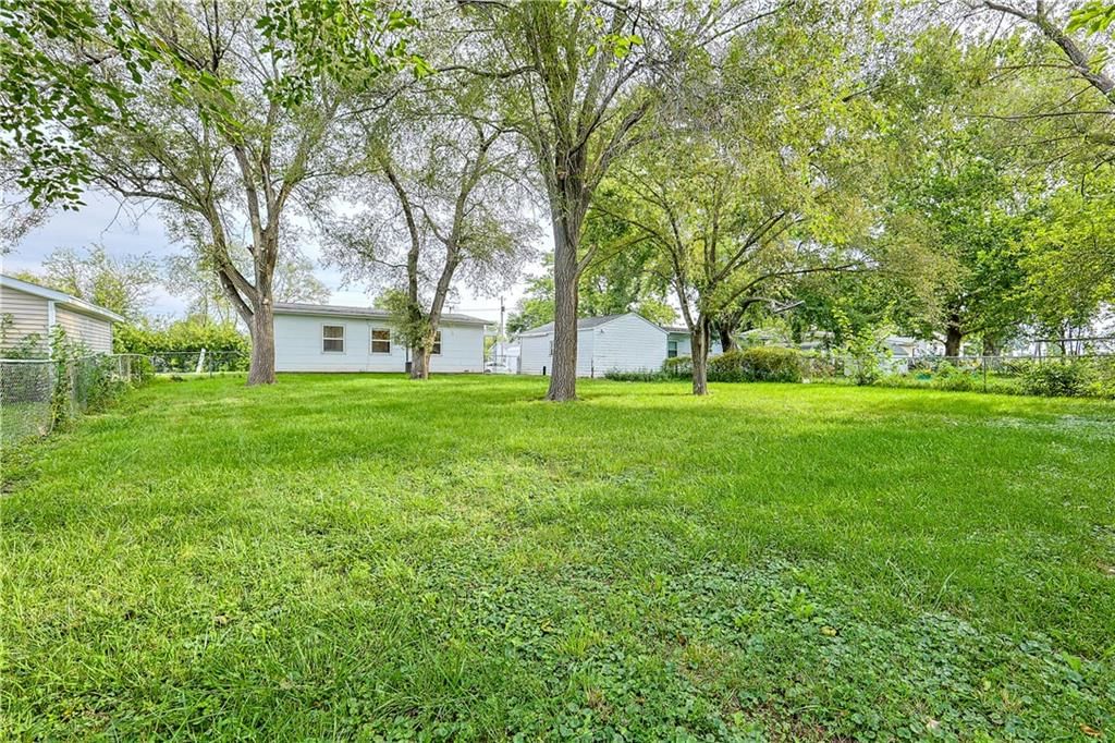 216 E Lieber Street — photo 17