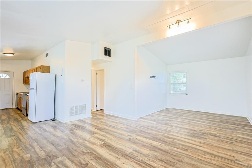 216 E Lieber Street — photo 6