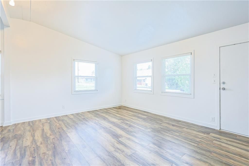 216 E Lieber Street — photo 8