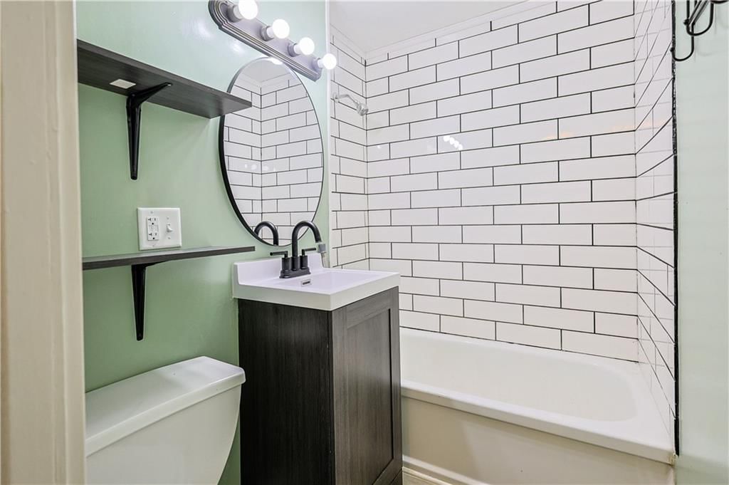 216 E Lieber Street — photo 10