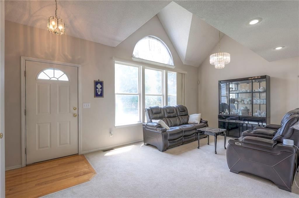 618 SE Joel Avenue — photo 2