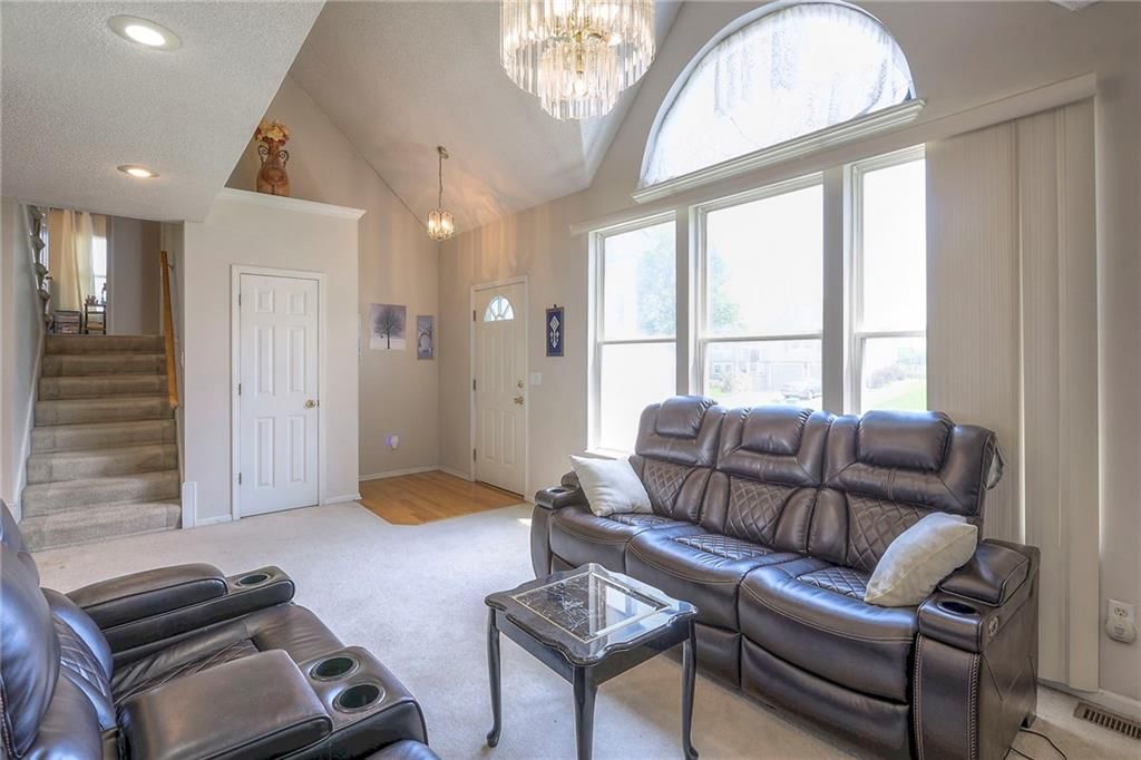 618 SE Joel Avenue — photo 4