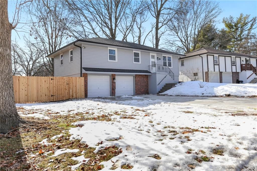112 SW Gladstone Drive — photo 2
