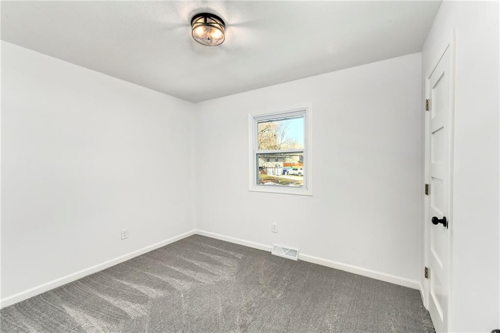 112 SW Gladstone Drive — photo 10