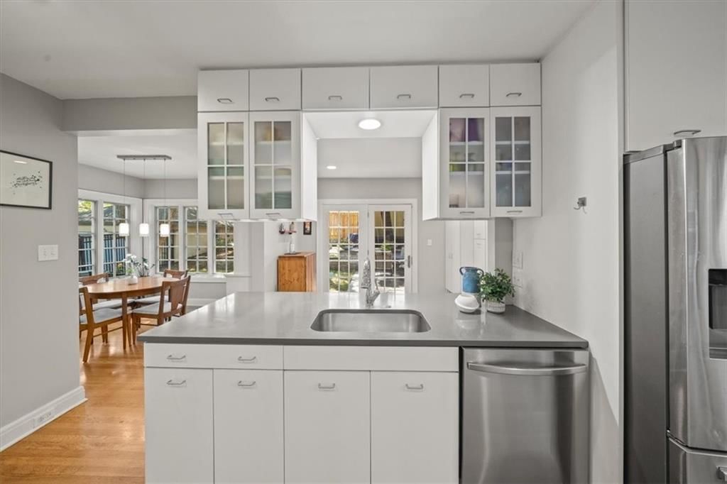 633 W 60th Terrace — photo 12