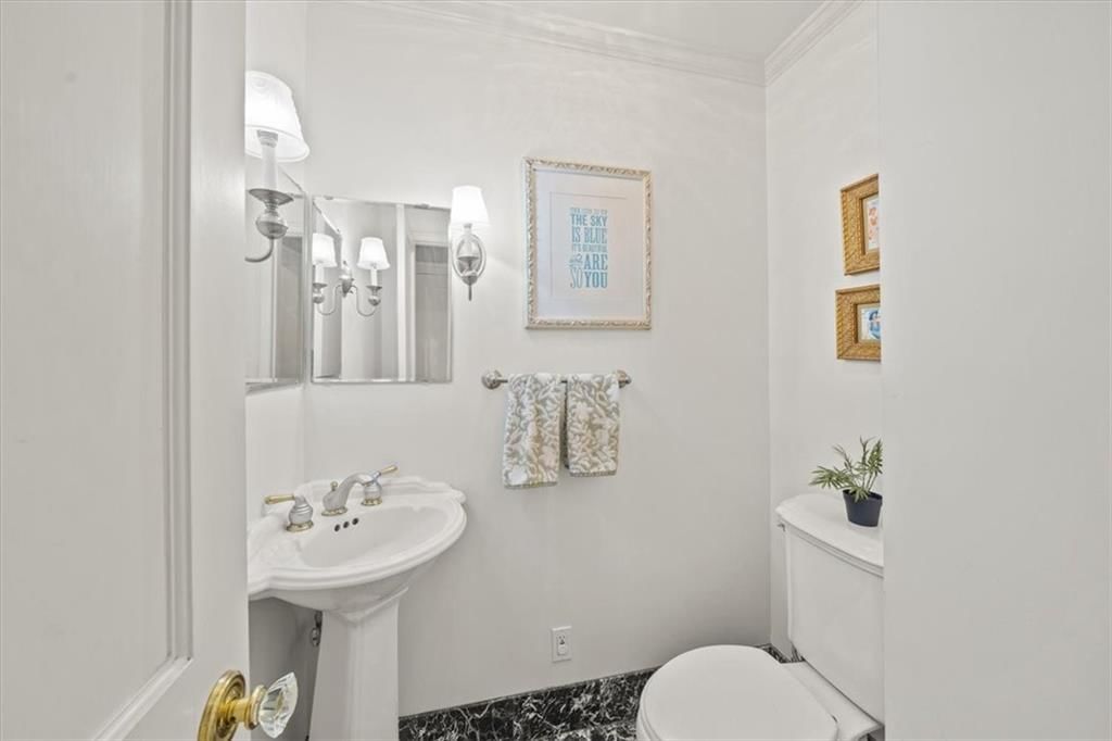 633 W 60th Terrace — photo 13