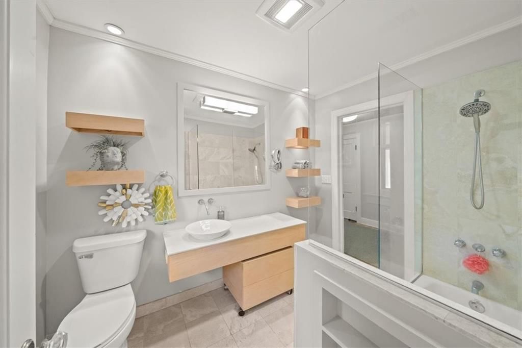 633 W 60th Terrace — photo 16