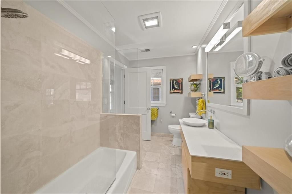 633 W 60th Terrace — photo 17
