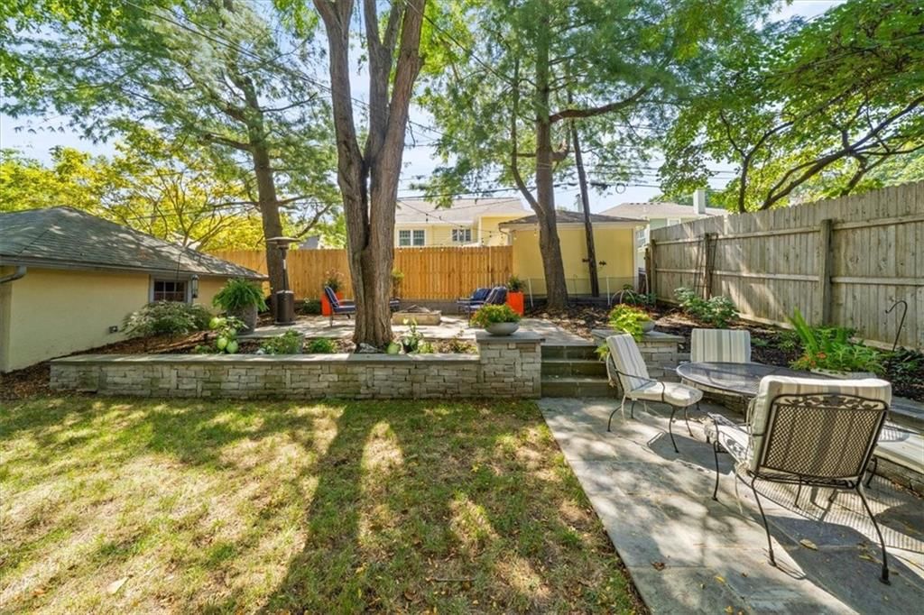 633 W 60th Terrace — photo 24