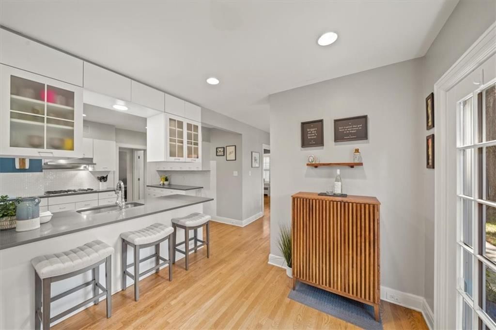 633 W 60th Terrace — photo 9