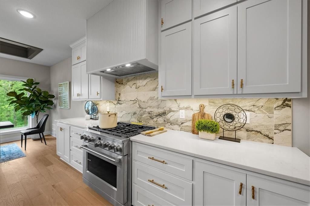 8720 N Lewis Avenue — photo 17