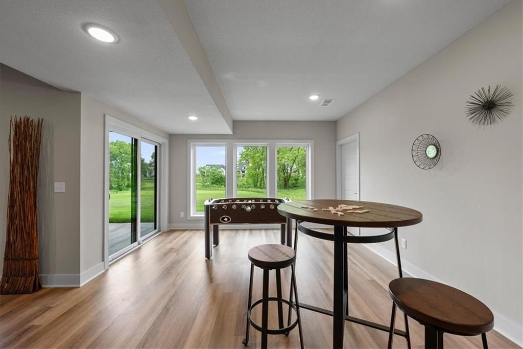 8720 N Lewis Avenue — photo 44