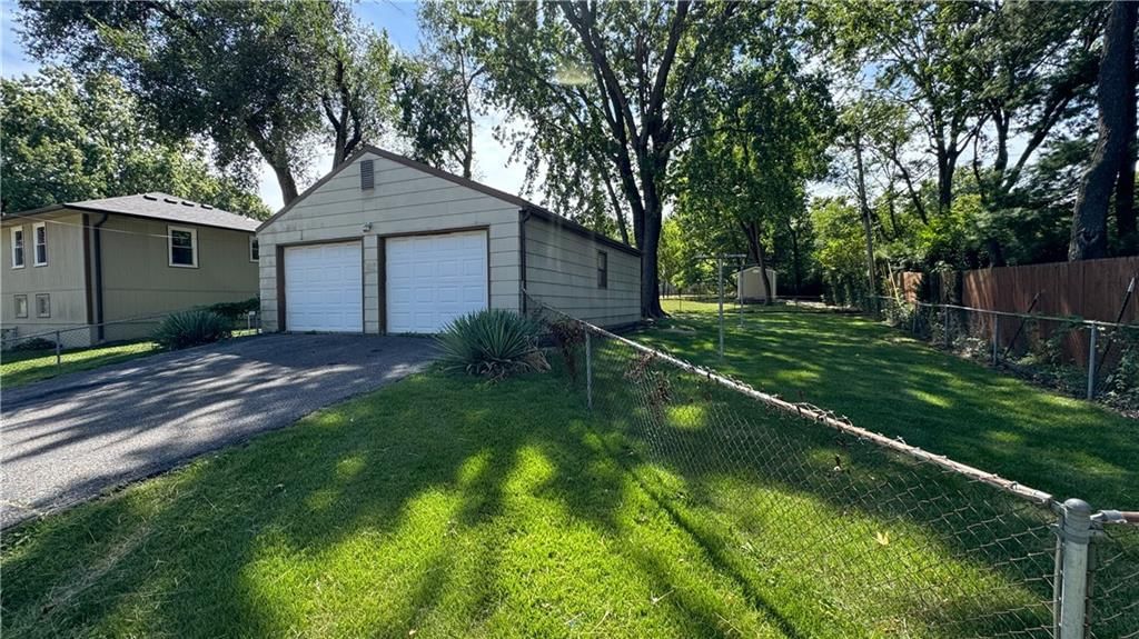 13500 Belmeade Avenue — photo 26
