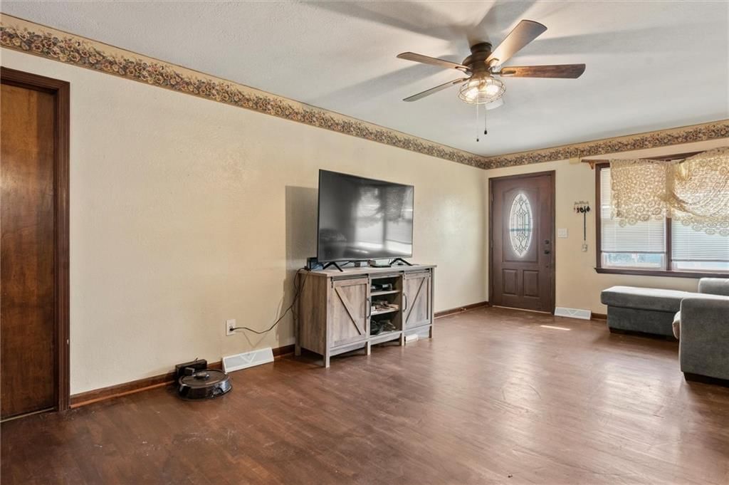 406 Ottman Street — photo 6