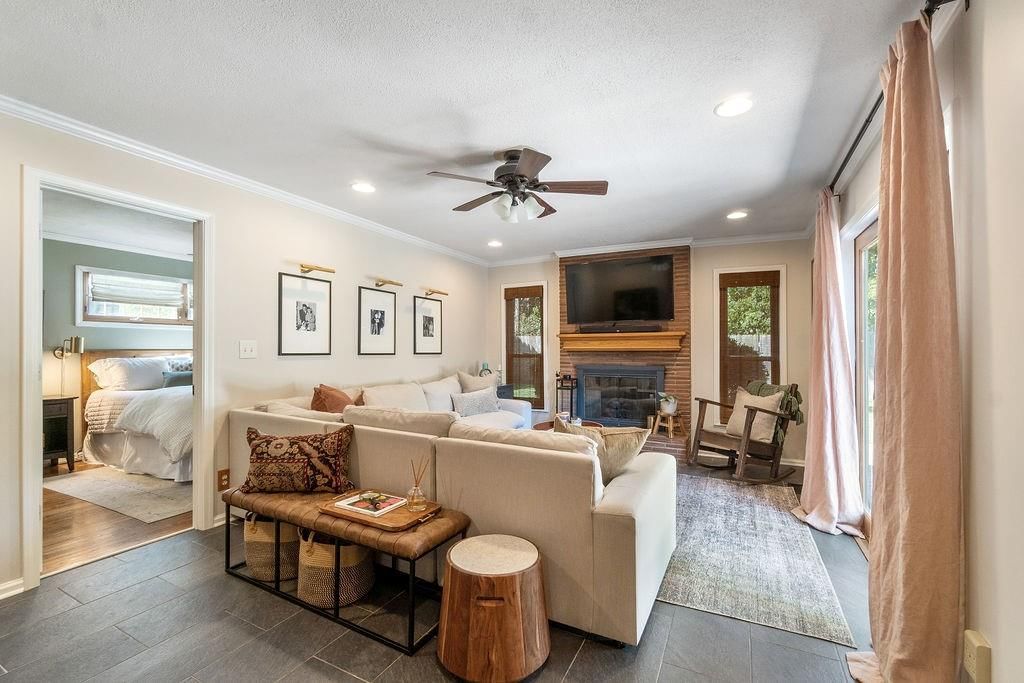 5450 Horton Street — photo 13