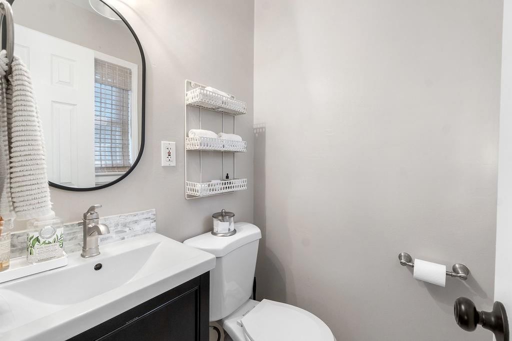 5450 Horton Street — photo 17