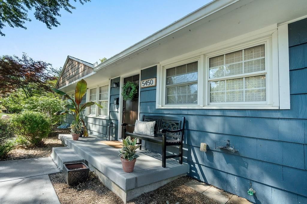 5450 Horton Street — photo 3