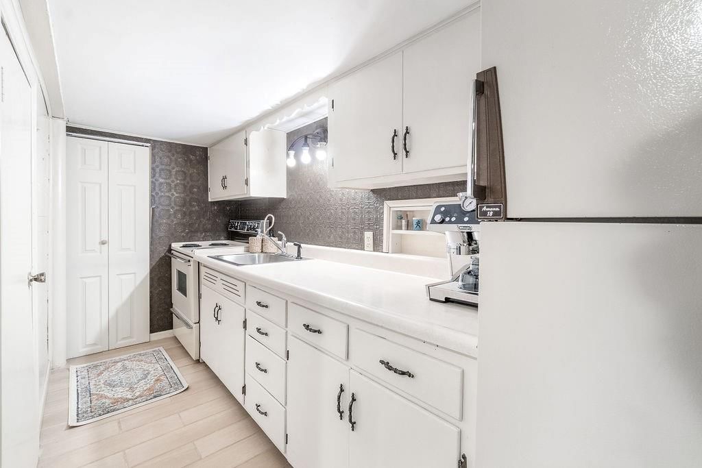 5450 Horton Street — photo 26