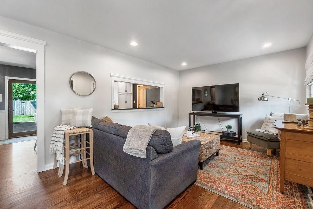 5450 Horton Street — photo 4