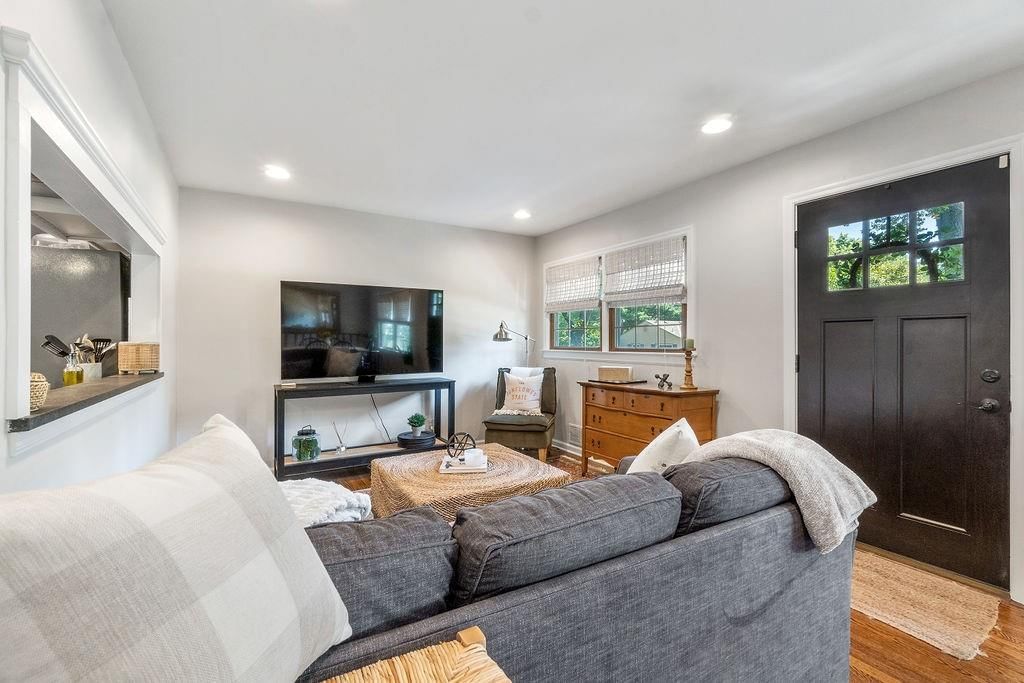 5450 Horton Street — photo 6