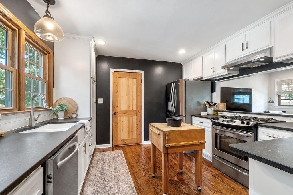 5450 Horton Street — photo 10