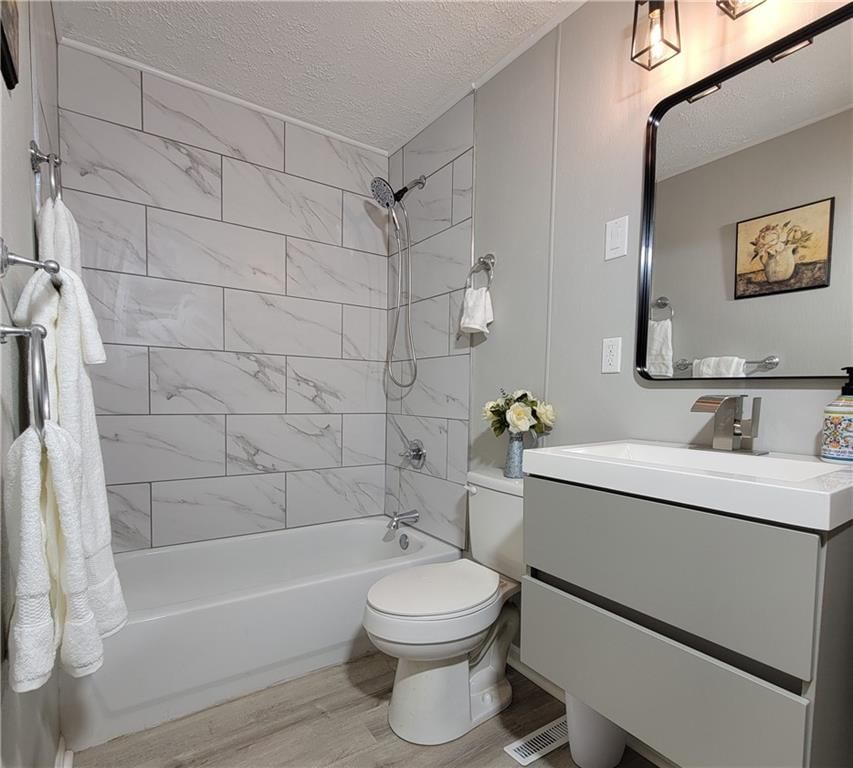 10700 Bennington Avenue — photo 9