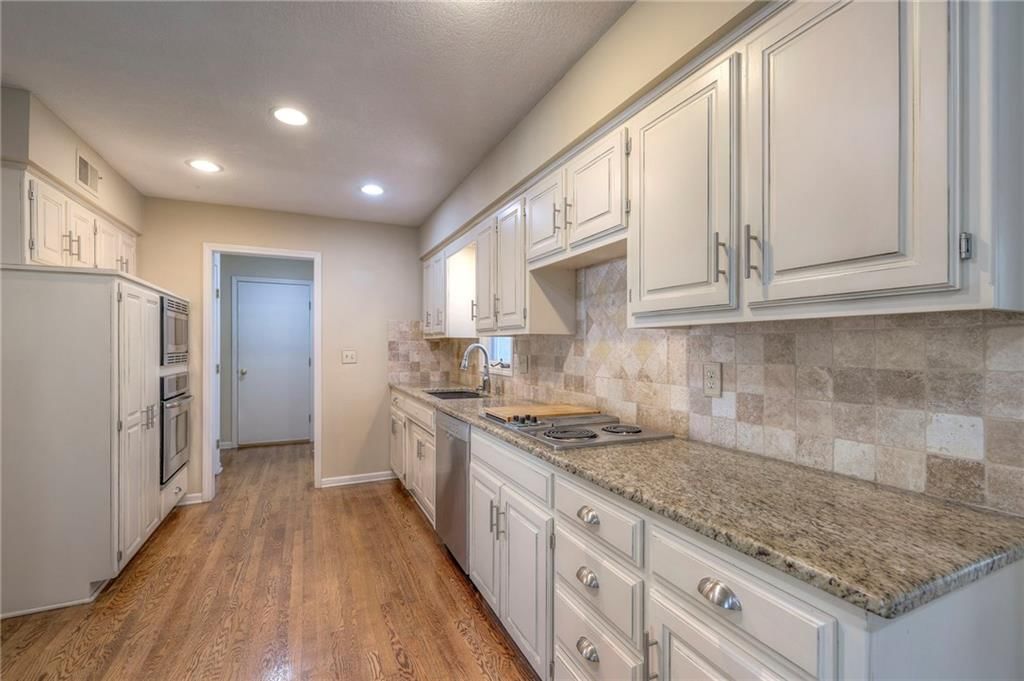 4634 W 90th Street — photo 13