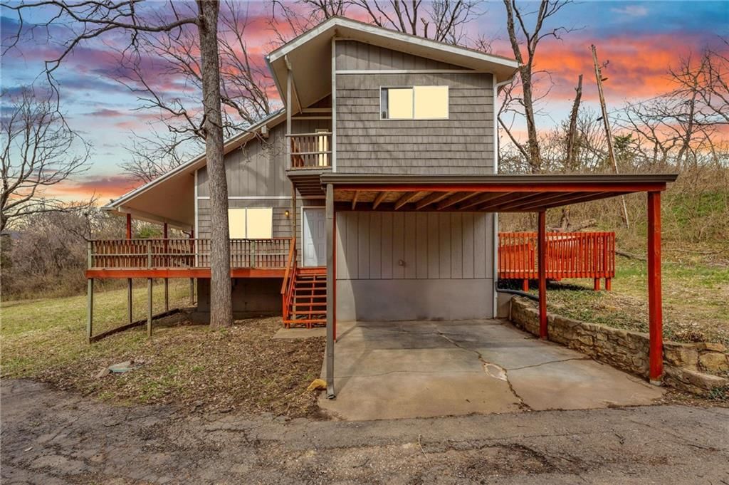 8659 Hilltop Road, Ozawkie, KS
