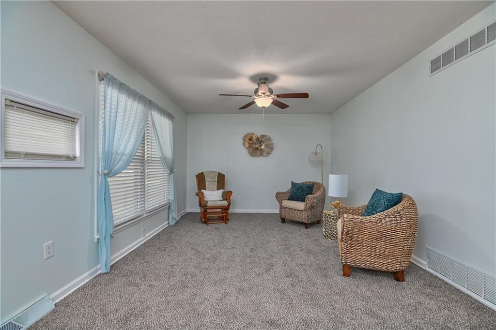 3 NW NOEL Street — photo 4