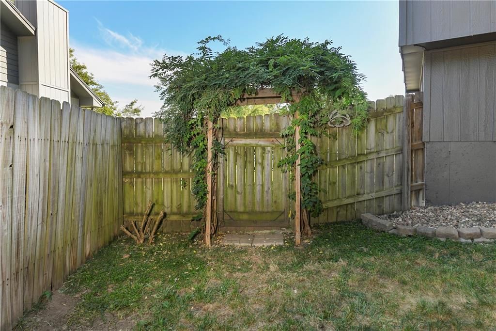 234 SE Topaz Circle — photo 35