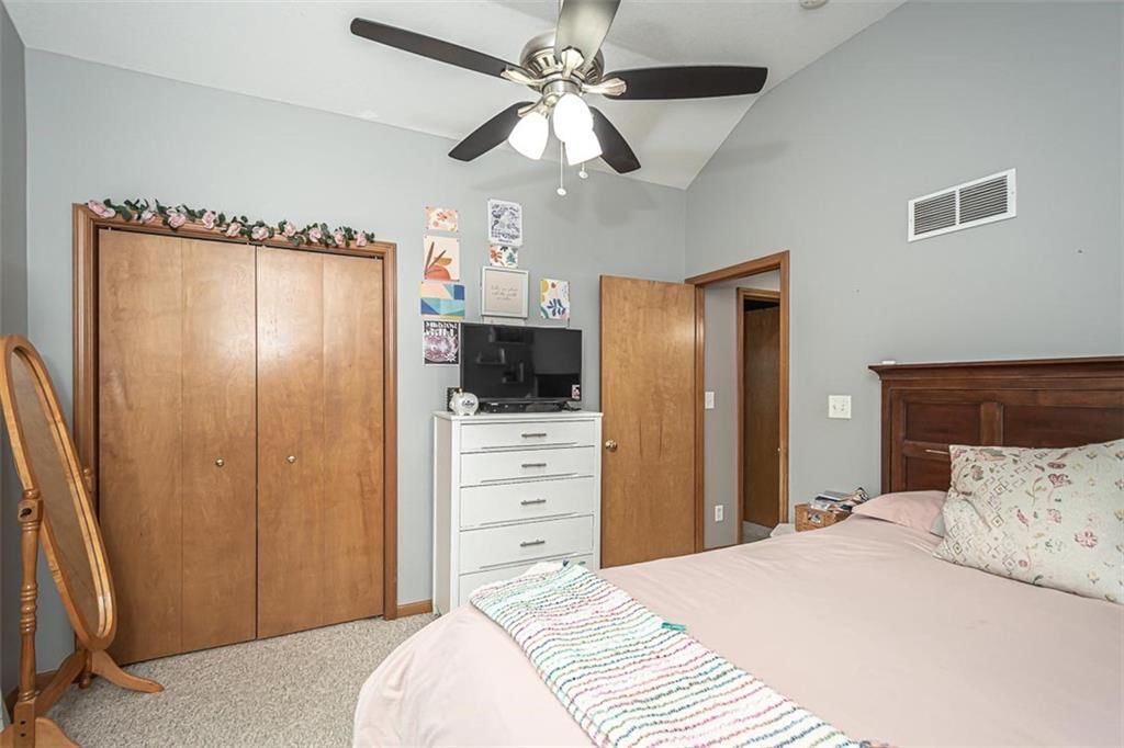 1002 Lisa Court — photo 31