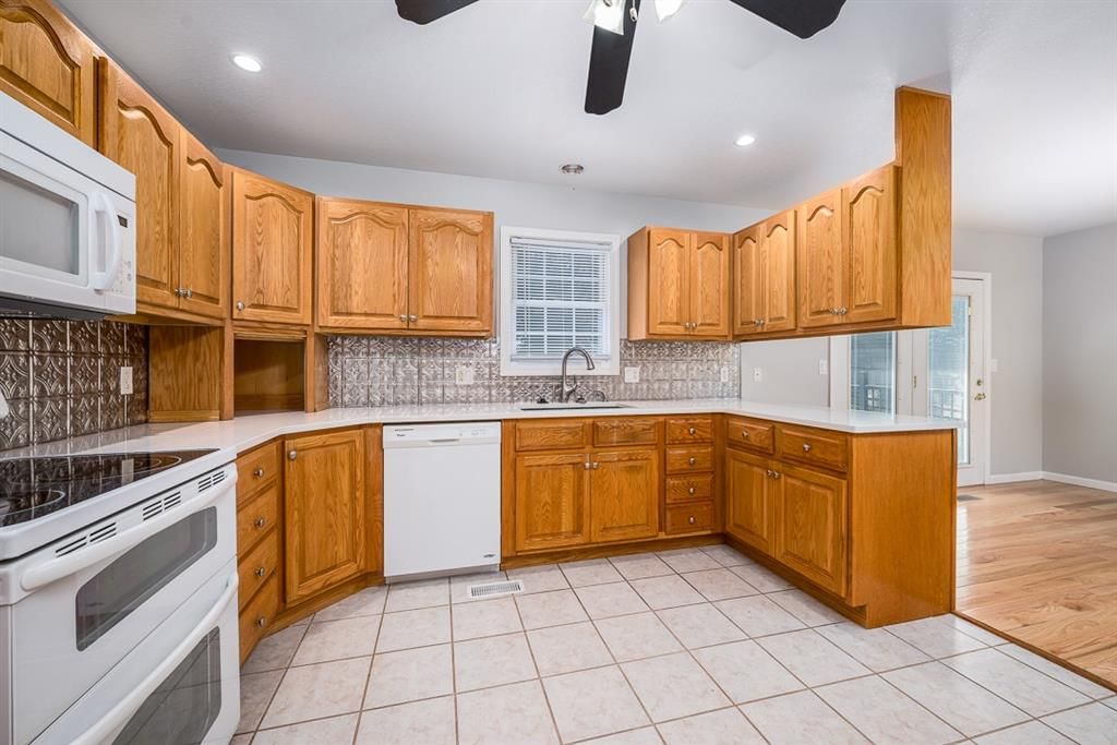 412 Hillbrook Court — photo 3