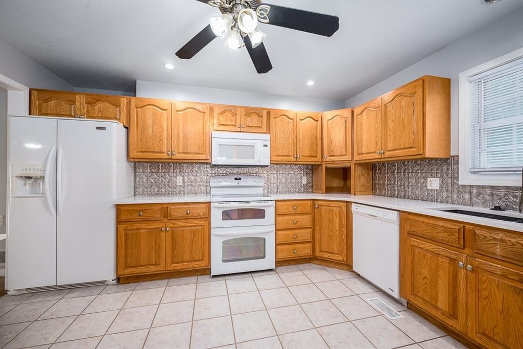 412 Hillbrook Court — photo 5