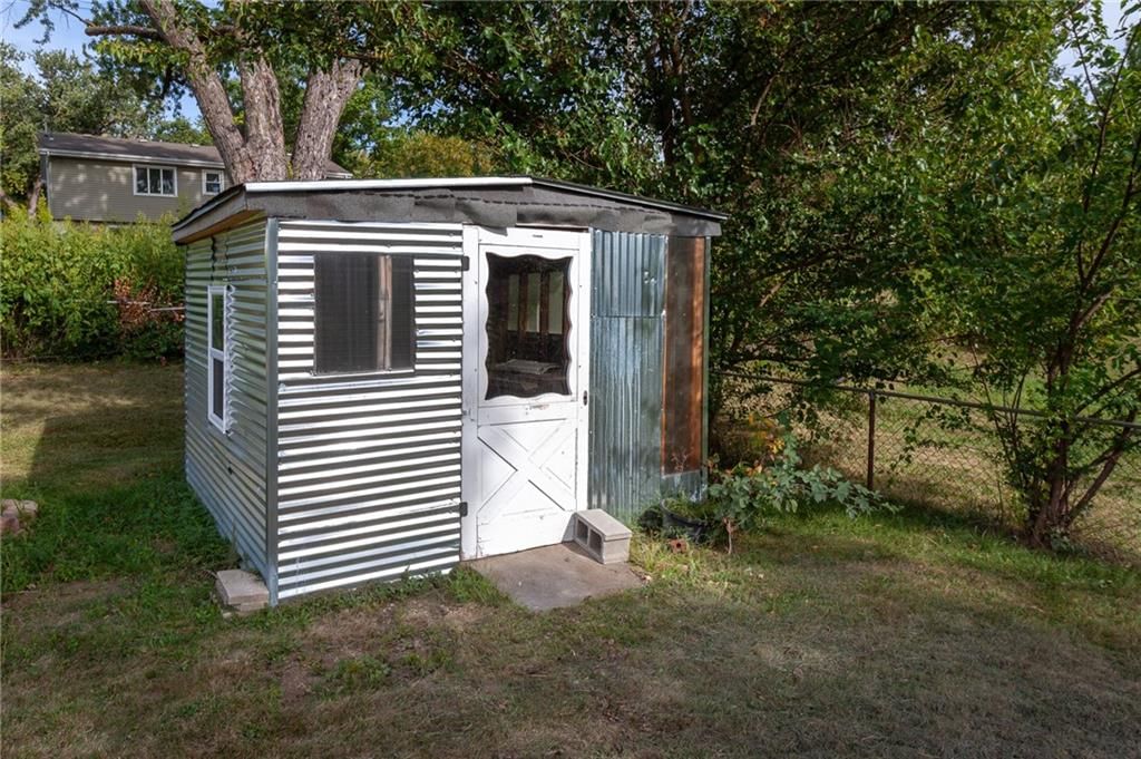 309 Waller Avenue — photo 11