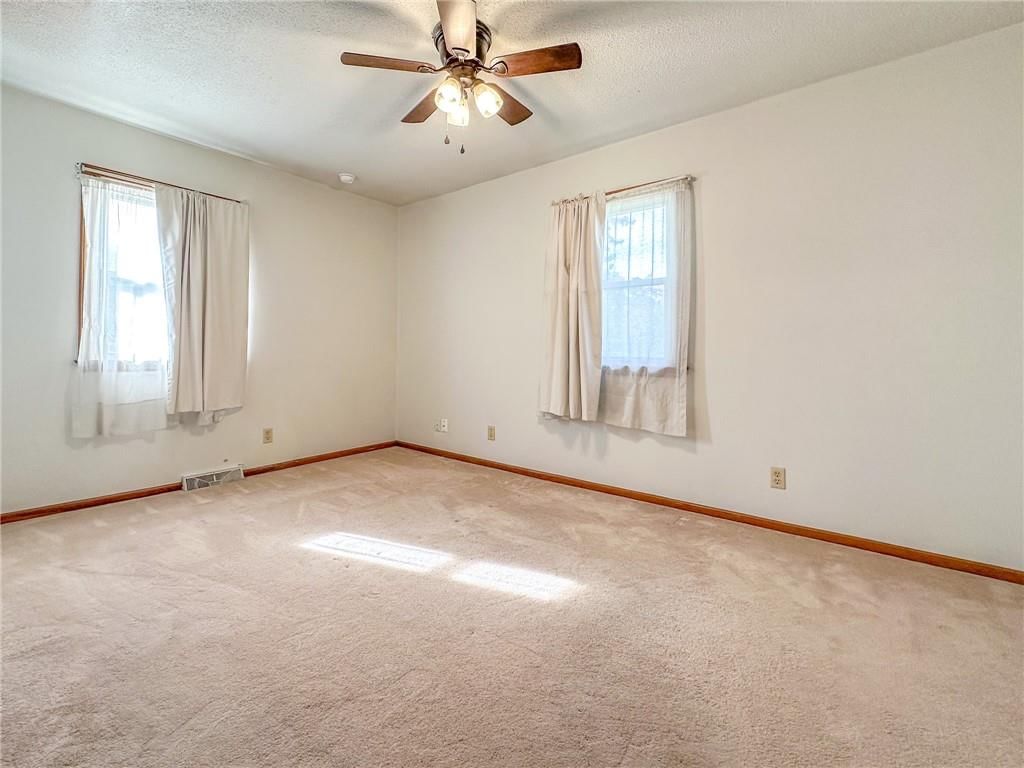 309 Waller Avenue — photo 7