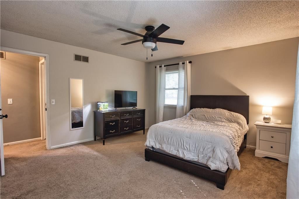 901 S Oak Street — photo 20