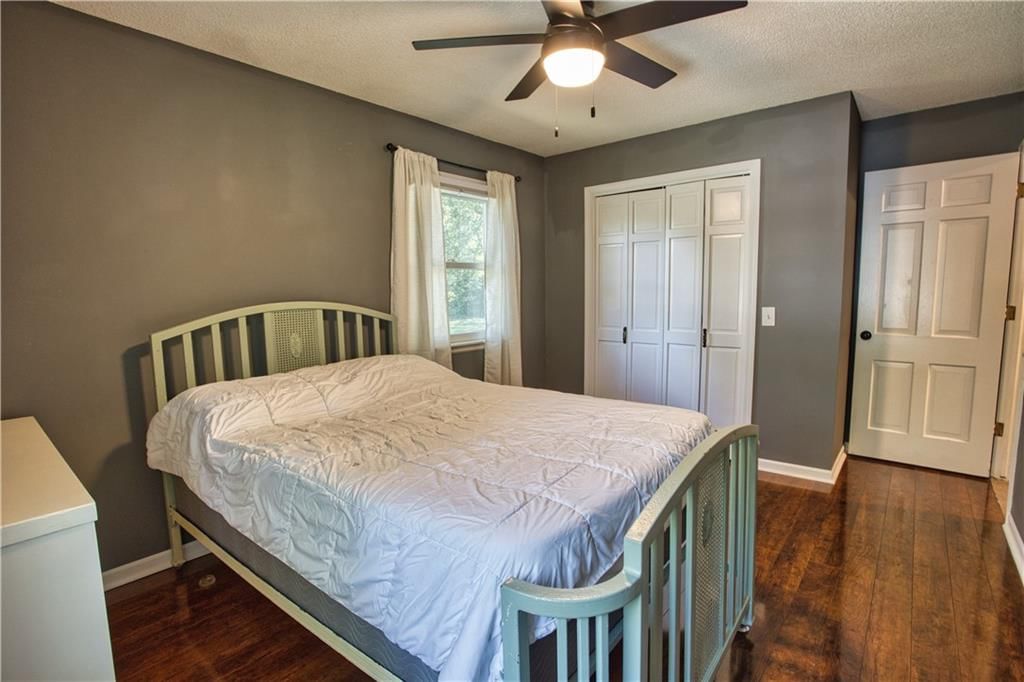 901 S Oak Street — photo 23