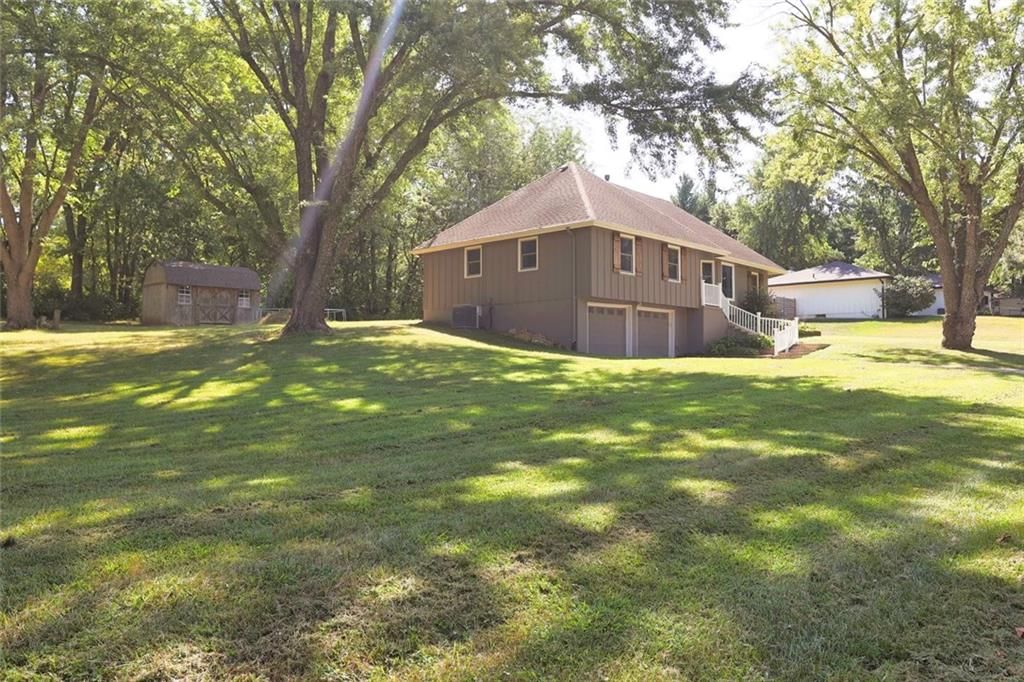 901 S Oak Street — photo 36