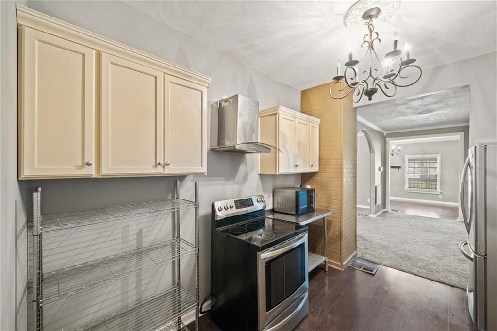 3233 Norton Avenue — photo 8