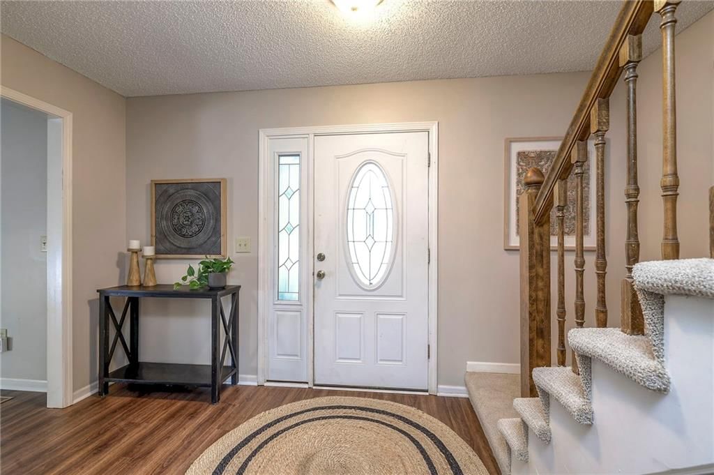918 E Oakview Street — photo 2