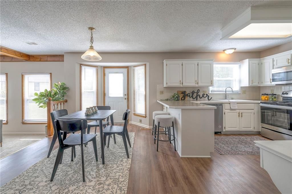 918 E Oakview Street — photo 17