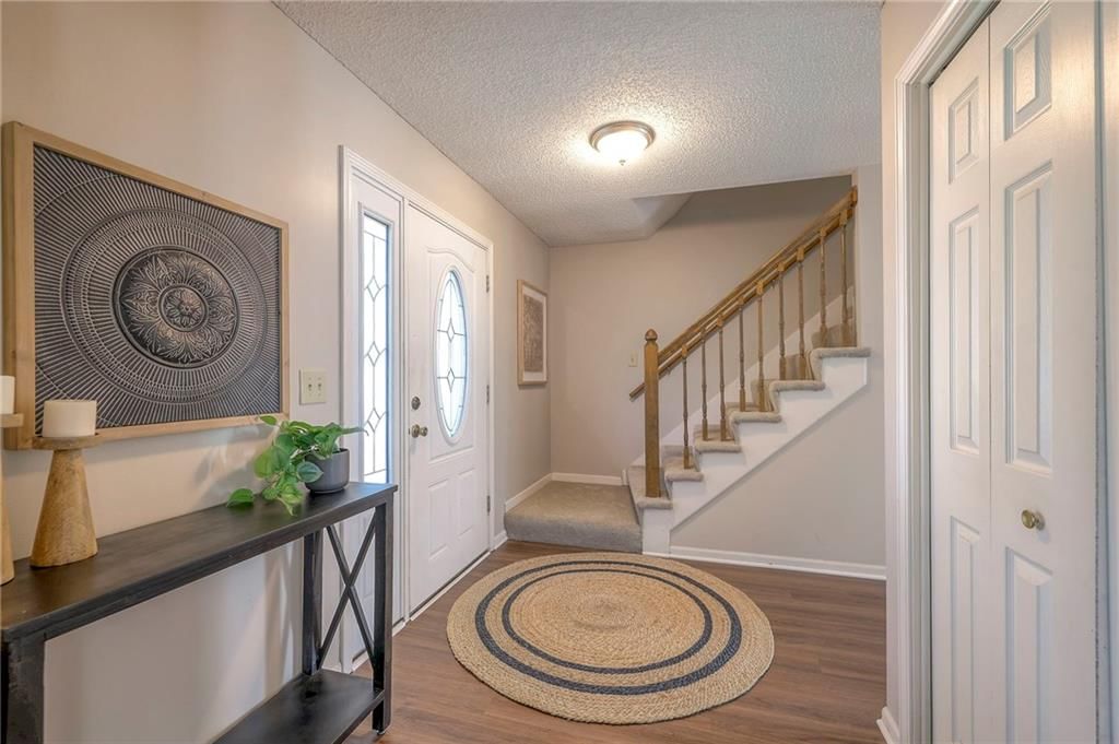 918 E Oakview Street — photo 3