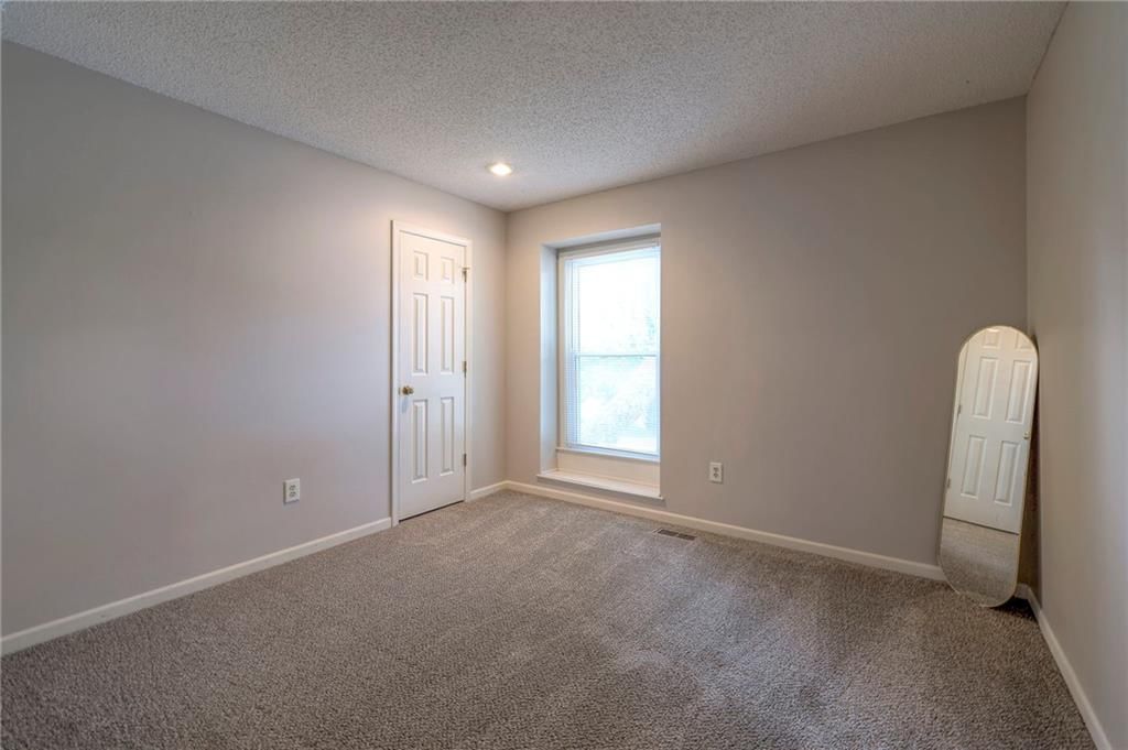 918 E Oakview Street — photo 32