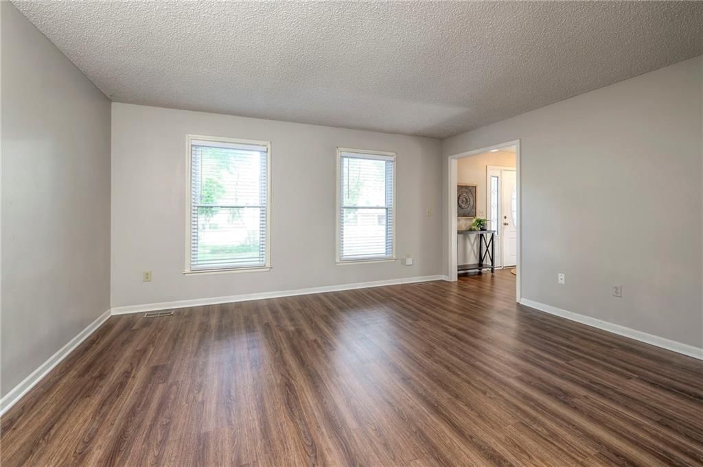918 E Oakview Street — photo 6