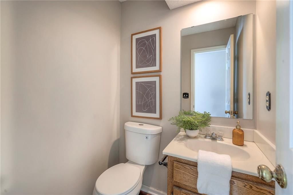 918 E Oakview Street — photo 9