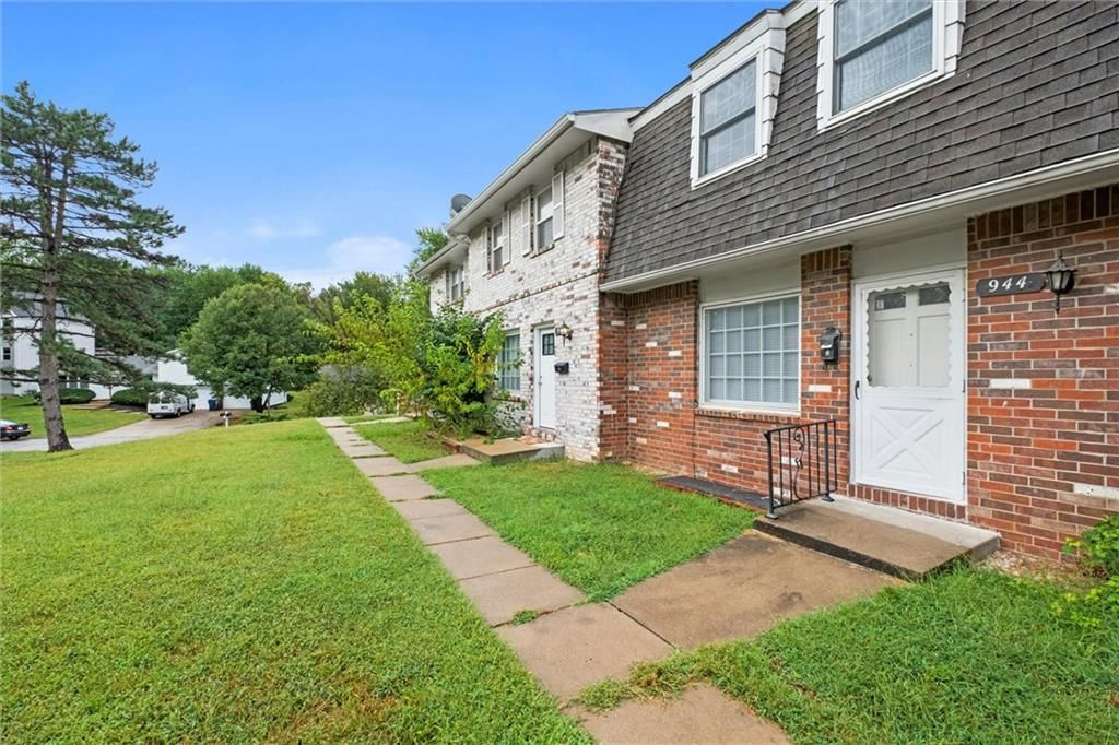 944 Jana Drive — photo 2