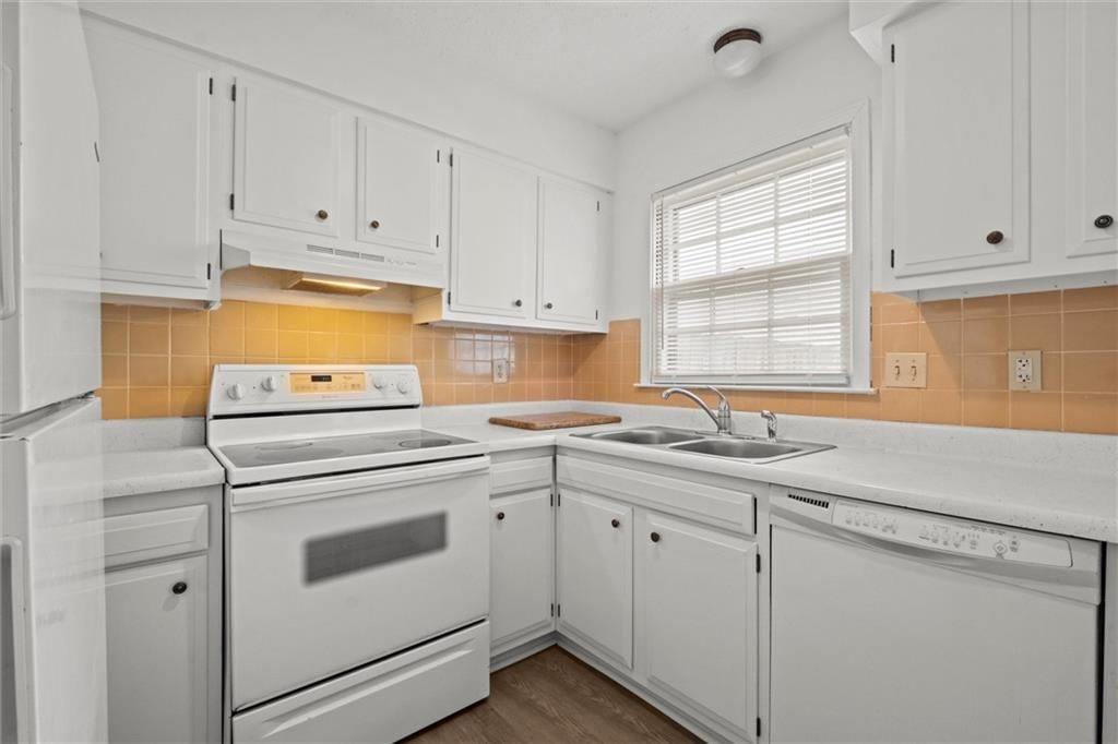 944 Jana Drive — photo 8