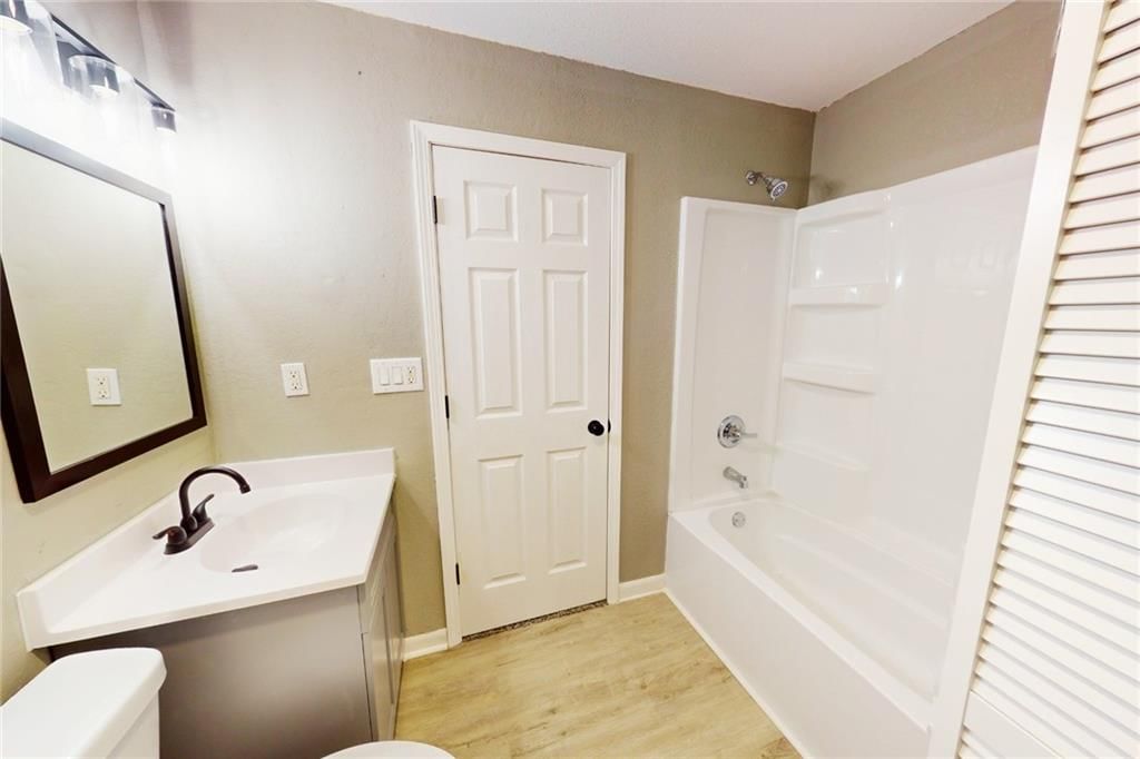1611 N Ash Street — photo 8