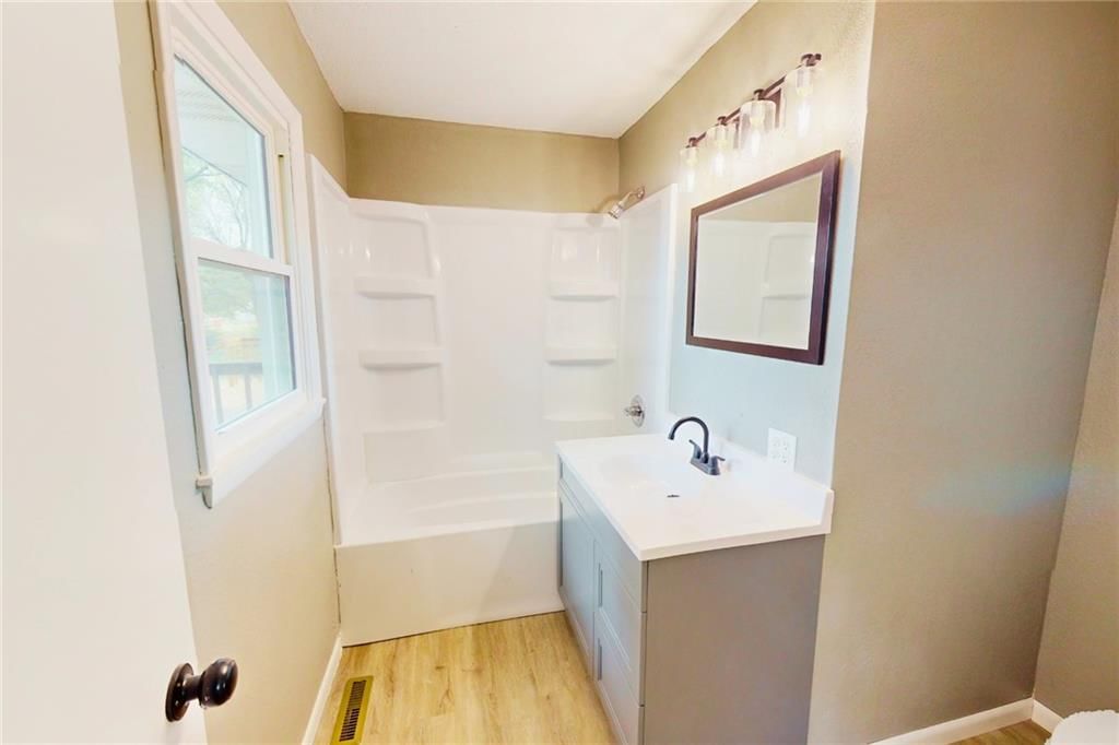 1611 N Ash Street — photo 10